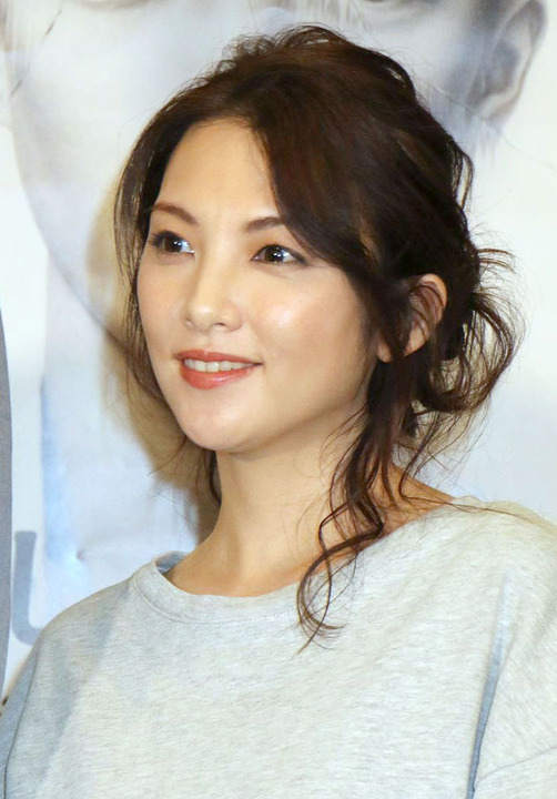 (02)